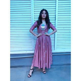 Kritika Kamra feet photo 2