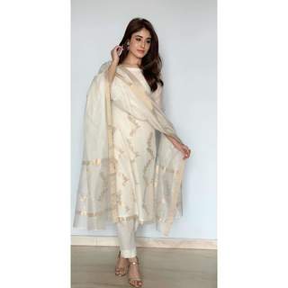 Kritika Kamra feet photo 7