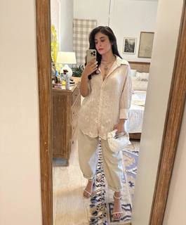 Kritika Kamra feet photo 2