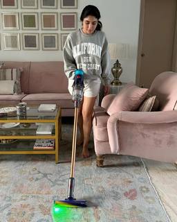 Kritika Kamra feet photo 1