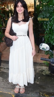 Kritika Kamra feet photo 1