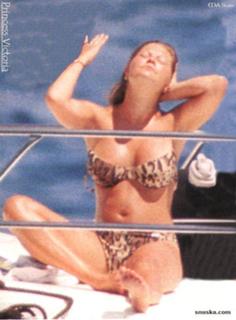 Kronprinsessan Victoria feet photo 2