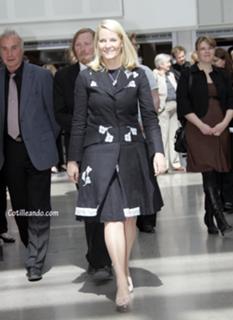 Kronprinsesse Mette Marit feet photo 17