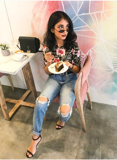 Krutika Singh feet photo 10