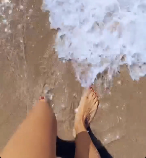 Krystal Bee feet photo 5