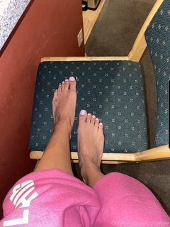 Krystal Bee feet photo 4