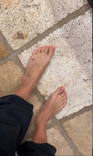 Krystal Bee feet photo 4