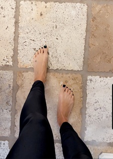 Krystal Bee feet photo 2