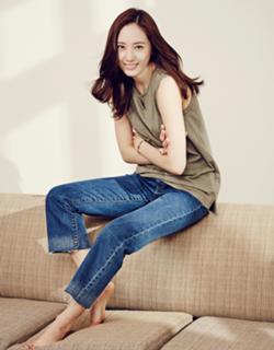 Krystal Jung feet photo thumbnail