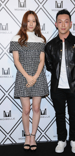 Krystal Jung feet photo thumbnail