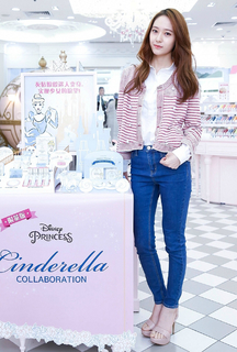 Krystal Jung feet photo thumbnail