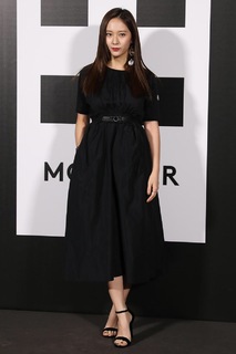 Krystal Jung feet photo thumbnail