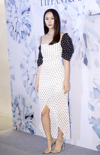 Krystal Jung feet photo thumbnail