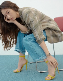 Krystal Jung feet photo thumbnail