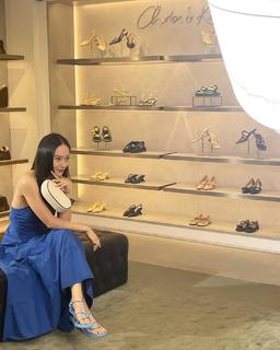 Krystal Jung feet photo thumbnail