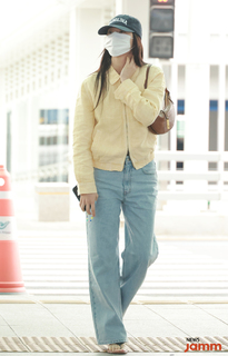 Krystal Jung feet photo thumbnail