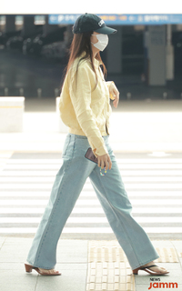 Krystal Jung feet photo thumbnail
