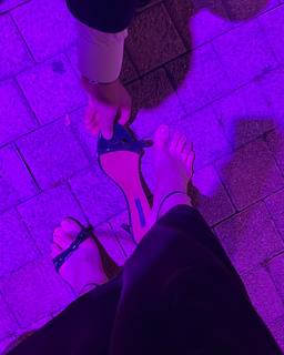 Krystal Jung feet photo thumbnail