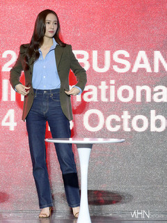 Krystal Jung feet photo thumbnail