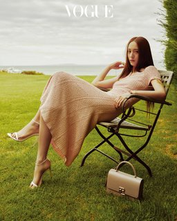 Krystal Jung feet photo thumbnail
