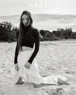 Krystal Jung feet photo thumbnail