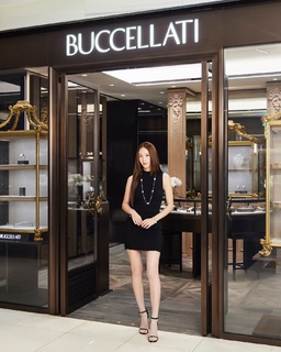 Krystal Jung feet photo thumbnail