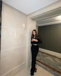 Krystal Jung feet photo thumbnail