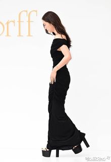 Krystal Jung feet photo thumbnail