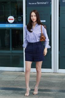 Krystal Jung feet photo thumbnail