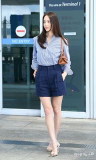 Krystal Jung feet photo thumbnail
