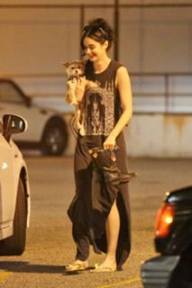 Krysten Ritter feet photo thumbnail
