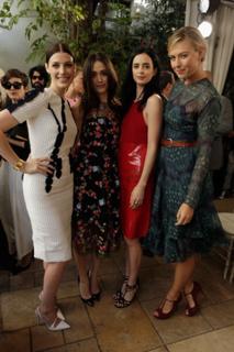 Krysten Ritter feet photo thumbnail