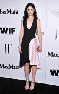 Krysten Ritter feet photo thumbnail