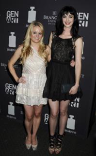 Krysten Ritter feet photo thumbnail