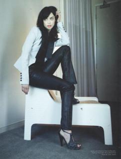 Krysten Ritter feet photo thumbnail