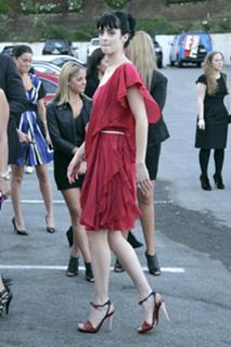 Krysten Ritter feet photo thumbnail
