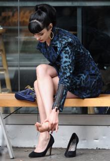 Krysten Ritter feet photo thumbnail