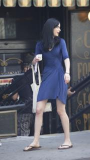 Krysten Ritter feet photo thumbnail