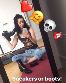 Krysten Ritter feet photo thumbnail
