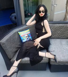 Krysten Ritter feet photo thumbnail