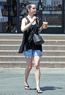 Krysten Ritter feet photo thumbnail