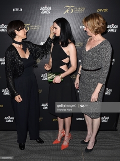 Krysten Ritter feet photo thumbnail