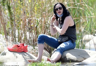 Krysten Ritter feet photo thumbnail
