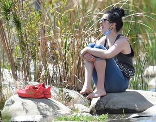 Krysten Ritter feet photo thumbnail