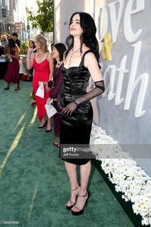 Krysten Ritter feet photo thumbnail