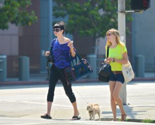 Krysten Ritter feet photo thumbnail
