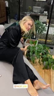 Kseniya Sobchak feet photo thumbnail