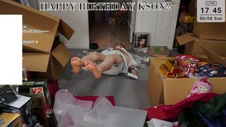 Kson feet photo thumbnail