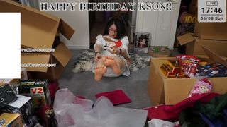 Kson feet photo thumbnail