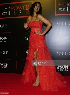 Kubbra Sait feet photo 12